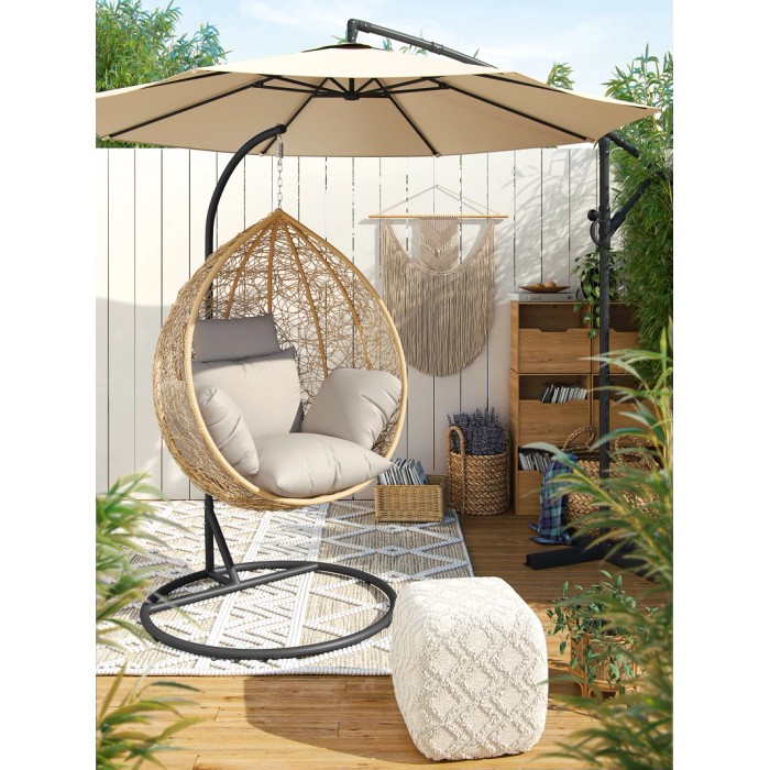 Sedia sospesa Shorea Nature con cuscini e struttura per giardino o patio.