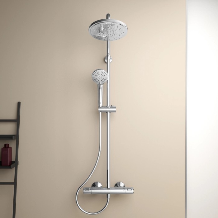 Sistema doccia Ideal Standard Ceratherm T25 cromato con soffione e doccetta.