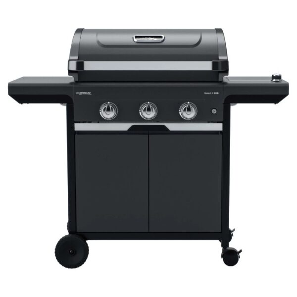 Barbecue a gas nero con tre bruciatori e ripiani laterali.