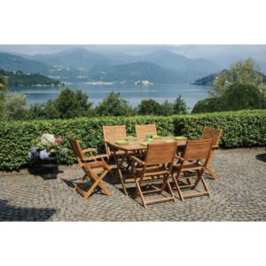 Set tavolo da giardino in legno con 6 sedie e vista panoramica.