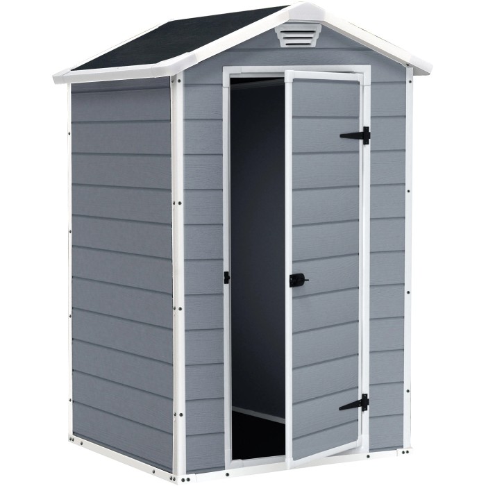 Casetta da giardino Keter Manor 4x3 grigio-bianca con porta aperta. Rimessa in plastica per attrezzi da giardino.