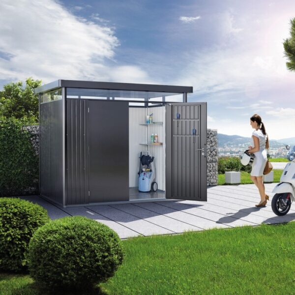Casetta da giardino Biohort HighLine, grigio scuro metallizzato, con doppia porta e scaffali. Rimessa da giardino in metallo.