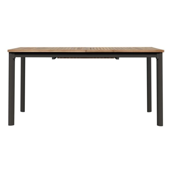 Tavolo da giardino rettangolare con piano in legno e struttura in metallo scuro.