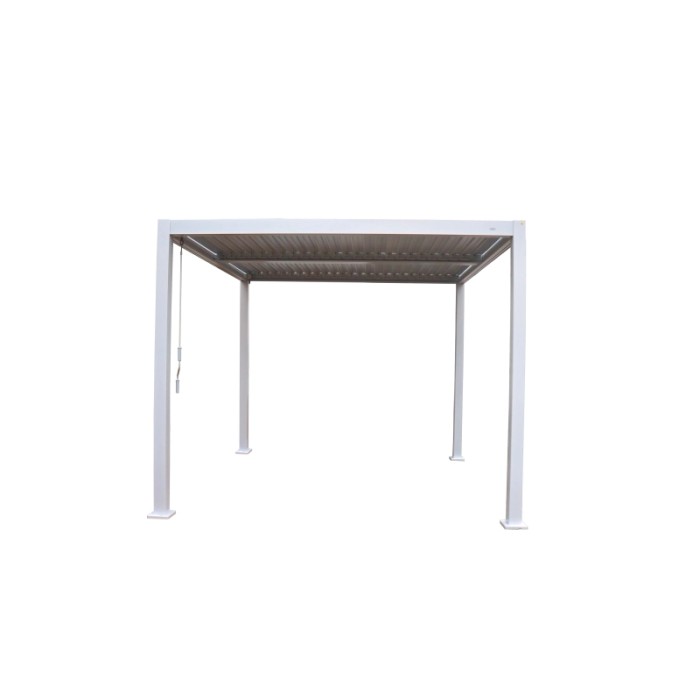 Gazebo moderno bianco con tetto a lamelle.