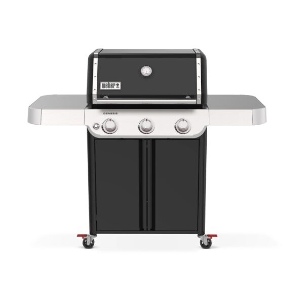 Barbecue a gas nero Weber per grigliate con tavoli laterali e mobile.