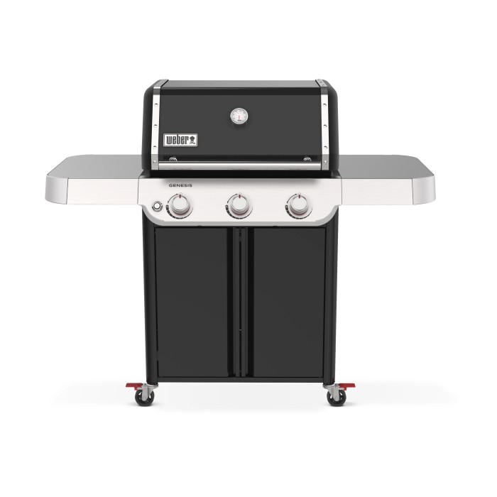 Barbecue a gas nero Weber per grigliate con tavoli laterali e mobile.