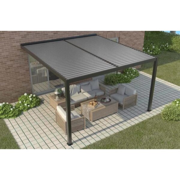 Gazebo t.b.t. moderno con tetto a lamelle e area salotto in giardino.