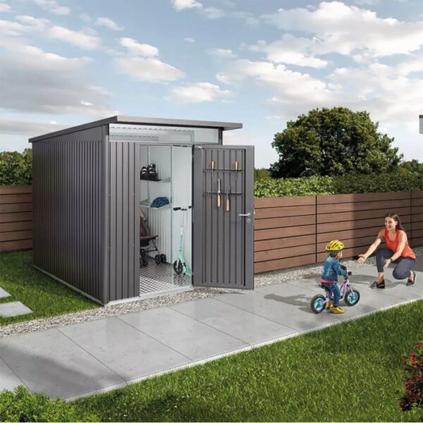 Casetta da giardino in metallo Biohort AvantGarde A3, grigio scuro metallizzato, con porta aperta e bambino in bicicletta.