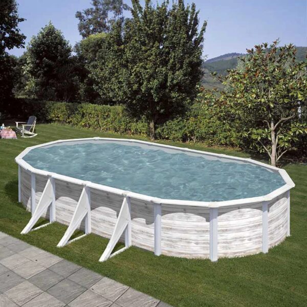 Piscina ovale Gre Finlandia con look nordico in bianco, 730x375x120 cm, in giardino.
