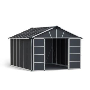 Casetta da giardino in plastica Palram Canopia Yukon 3.3 x 4 antracite con porte scorrevoli aperte.