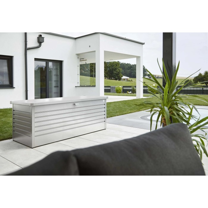 Biohort Box da giardino 180, argento metallizzato, ideale per riporre oggetti in giardino. Box universale in metallo con serratura a cilindro.