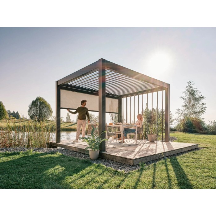 Tenda parasole elettrica Biohort, 3 m, grigio scuro metallizzato su tettoia per terrazzi.