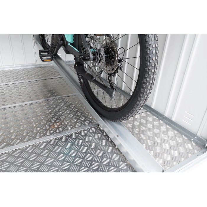 Binario per bici Biohort in metallo argentato per mini garage con bicicletta all'interno.