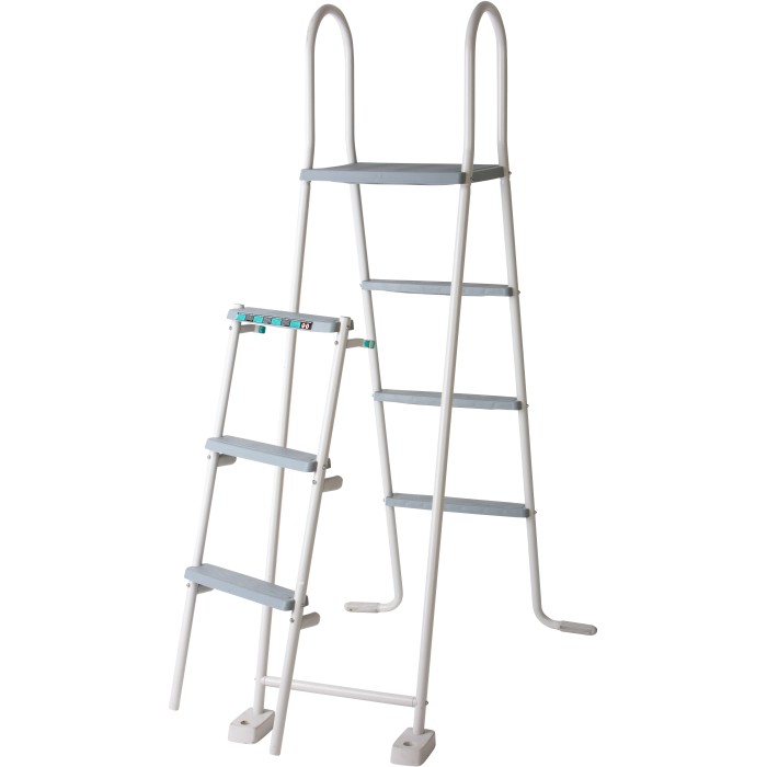 Scala bianca per piscina con pareti in acciaio Atlantis, scala di sicurezza con gradini e piattaforma.