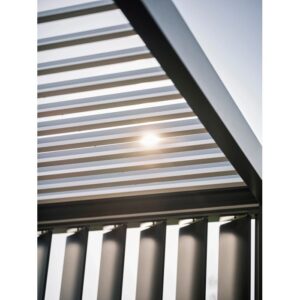 Pannello laterale a lamelle Biohort in grigio quarzo metallizzato per pergola, dettaglio delle lamelle.