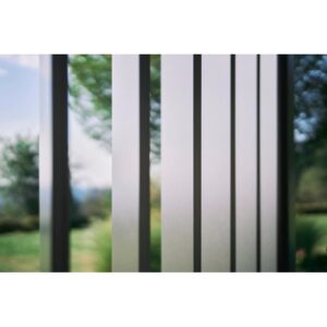 Pannello laterale a lamelle Biohort, grigio scuro metallizzato, per pergola. Protezione da vento e intemperie per il tuo patio.