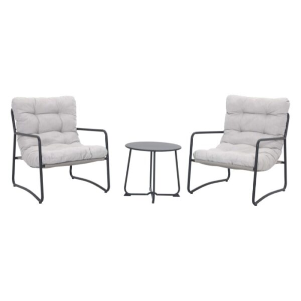 Set balcone Patterson 3 pezzi: 2 poltrone con cuscini grigio chiaro e 1 tavolino rotondo nero.