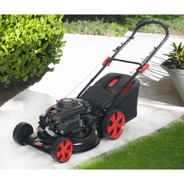 Tagliaerba a scoppio nero con dettagli rossi. Ideale per il giardino.