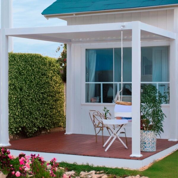 Gazebo bianco t.b.t. con tavolo e sedie su un patio.