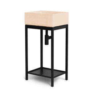 Fontana da giardino t.b.t. con vasca beige su struttura in metallo nero.