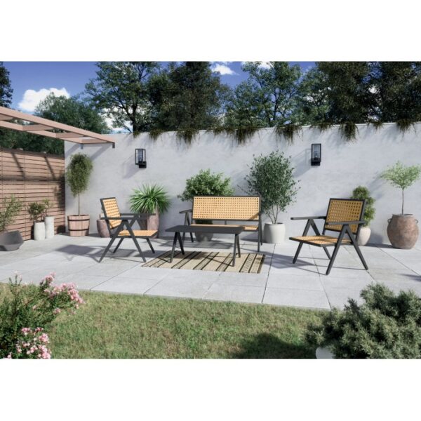 Set di mobili da giardino t.b.t. con panca, tavolo e due sedie.