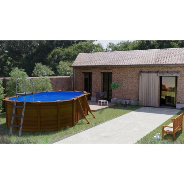 Piscina ovale Gre Pool Sicilia effetto legno, 500x300x120 cm, con scaletta in giardino.