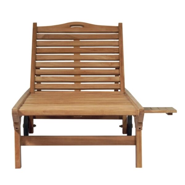 Lettino prendisole in legno con ruote e tavolino laterale, ideale per giardino e terrazza.