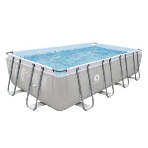 Piscina rettangolare t.b.t. con struttura in acciaio e rivestimento grigio, riempita d'acqua.