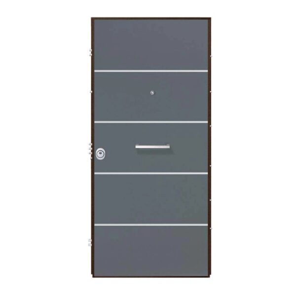 Porta blindata t.b.t. grigia con linee orizzontali e maniglia.