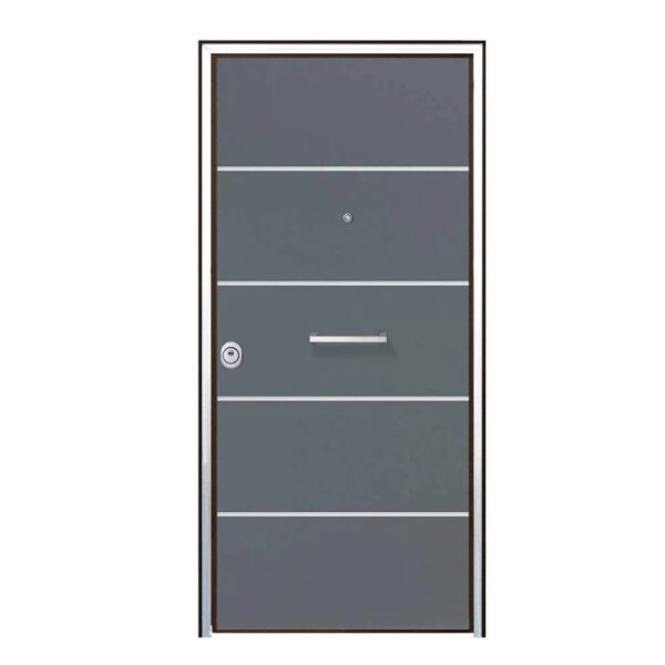 Porta blindata grigia con linee decorative orizzontali e maniglia. Protezione antieffrazione per la tua casa.