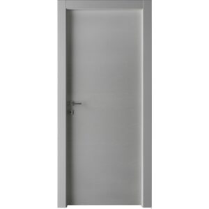 Porta interna grigia dal design semplice con maniglia argentata.