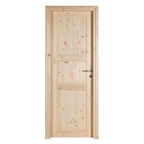 Porta interna in legno chiaro, finitura naturale con maniglia argentata.