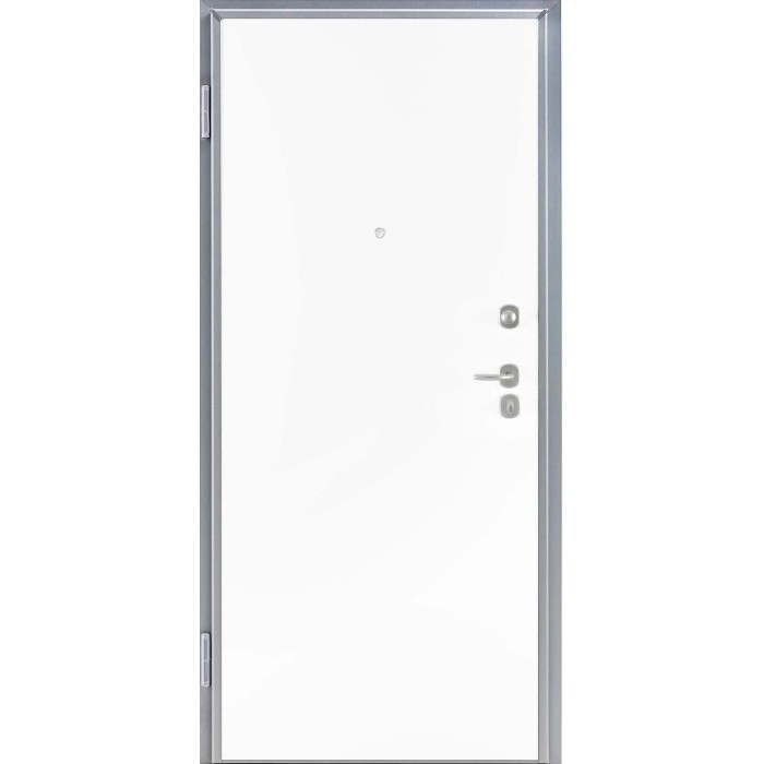 Porta blindata t.b.t. bianca con telaio e maniglia argentati.