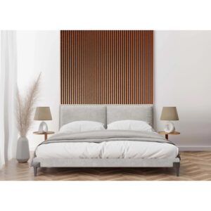 Camera da letto con pannello a parete in listelli di legno. Fonoassorbente e decorativo.