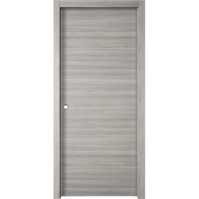 Porta interna grigia con venature orizzontali. Design semplice per spazi abitativi moderni.