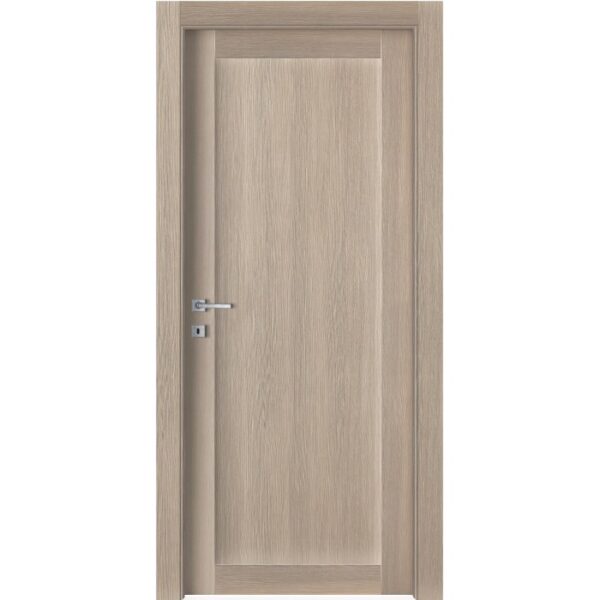 Porta interna chiara con finitura effetto legno e maniglia argentata.