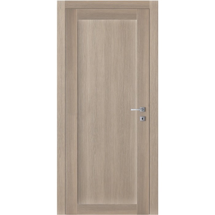 Porta interna chiara con finitura effetto legno e maniglia argentata.