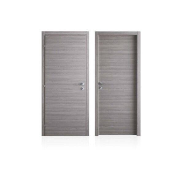 Due porte interne grigie con venature orizzontali e maniglie argentate.