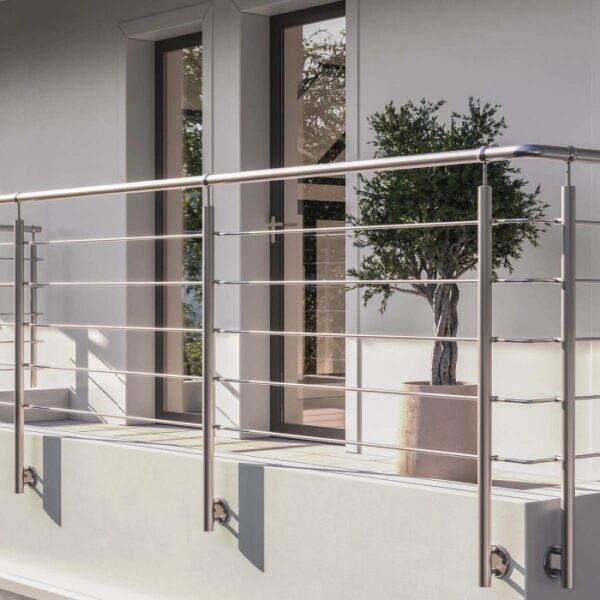 Ringhiera in acciaio inox per scale e balconi. Design moderno con barre orizzontali.