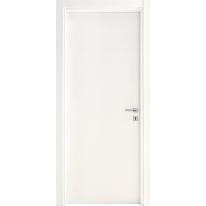 Porta interna bianca con maniglia argentata. Design semplice per ogni spazio abitativo.
