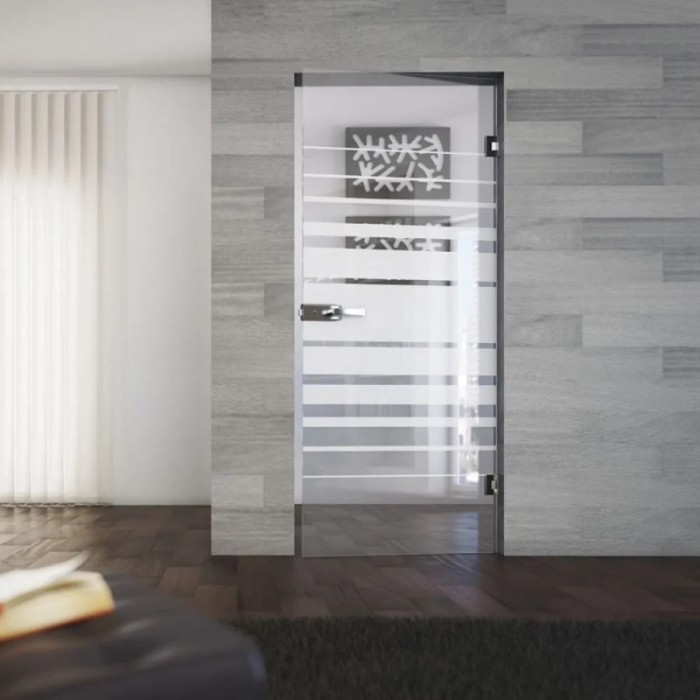 Porta in vetro t.b.t. con strisce orizzontali e design moderno.