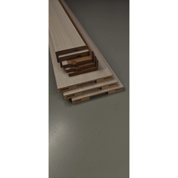 Listelli in legno per accessori per porte, varie dimensioni e profili.