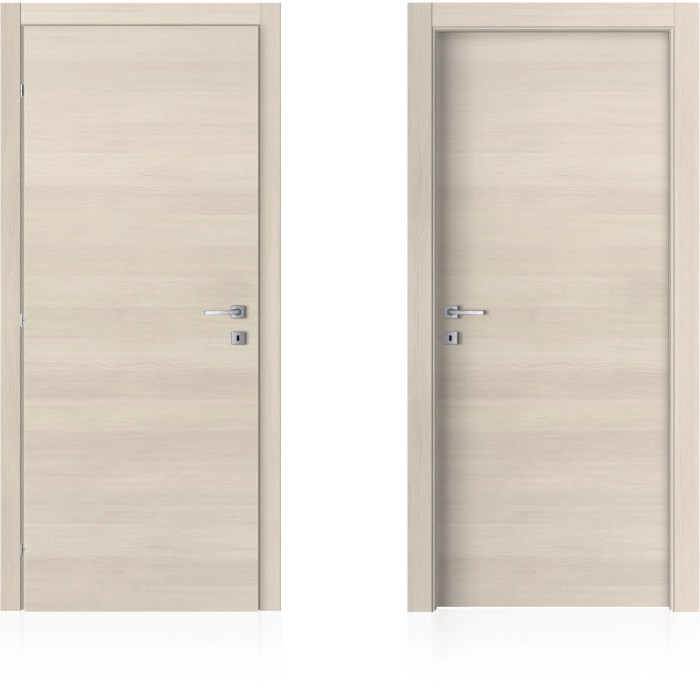 Due porte interne chiare con maniglie argentate. Anta con texture legno.