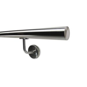 Corrimano in acciaio inox t.b.t. per scale e ringhiere.
