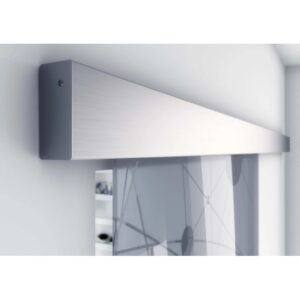 Porta scorrevole in vetro t.b.t. con binario color argento.