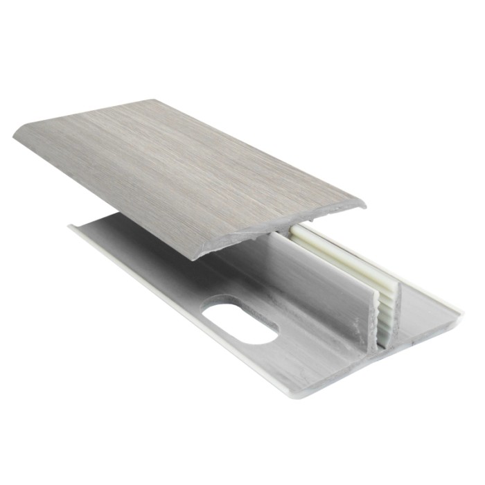 Profilo t.b.t. per rivestimento murale, grigio chiaro con effetto legno.
