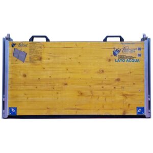 t.b.t. Guaina bituminosa, pannello in legno con maniglie e telaio metallico.