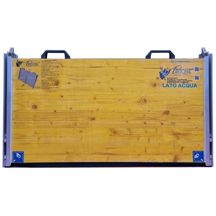 t.b.t. Guaina bituminosa, pannello in legno con maniglie e telaio metallico.