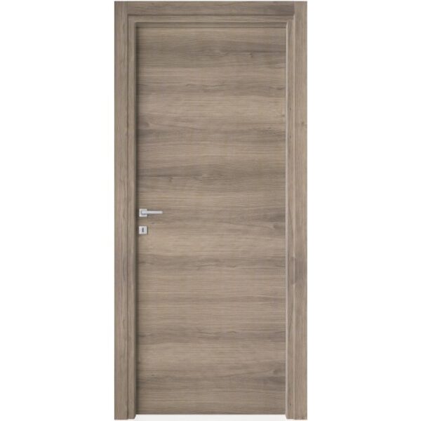 Porta interna moderna effetto legno con maniglia argento.