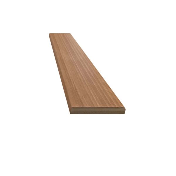 Listello telaio porta in legno, dettaglio della grana e della forma.